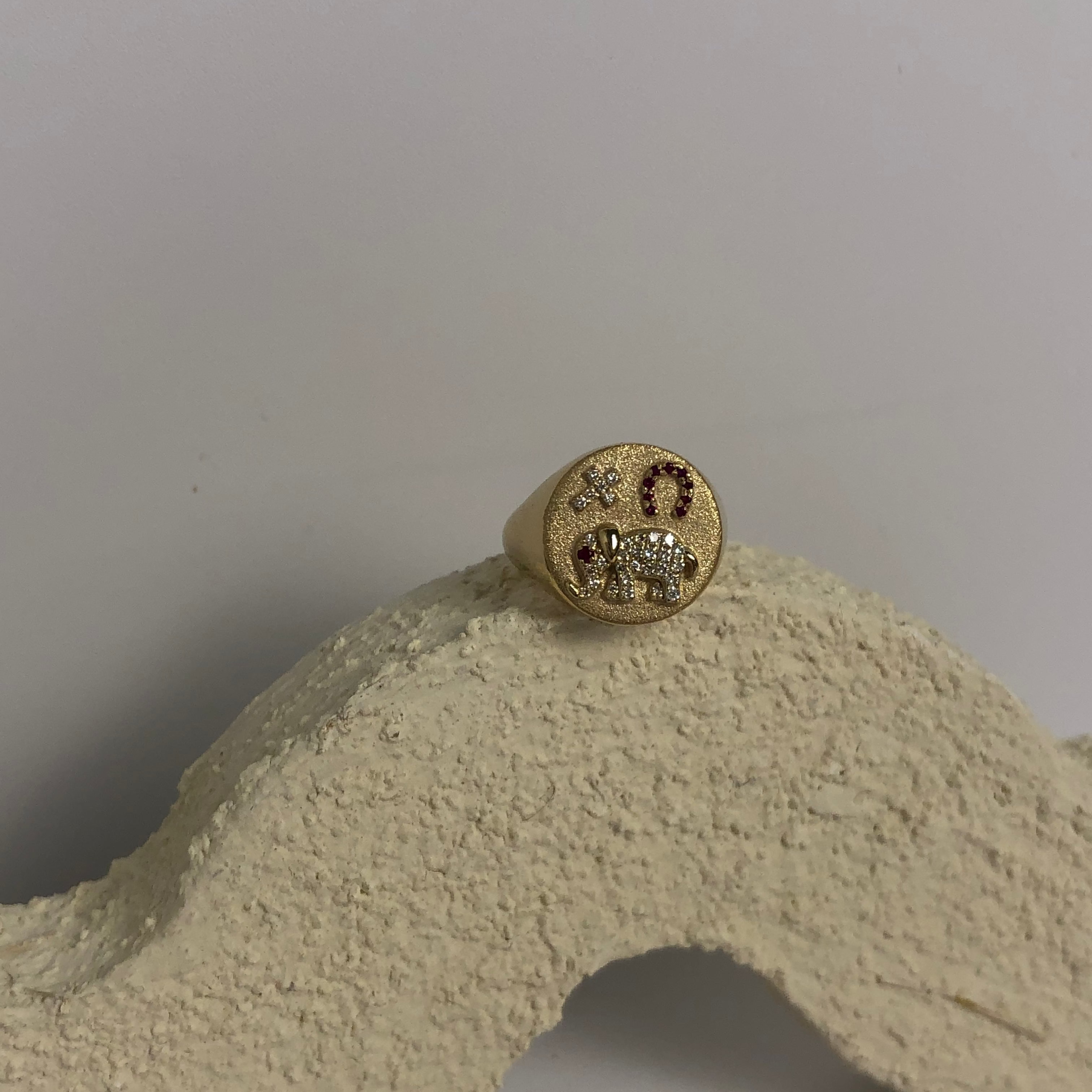Vida Signet Ring
