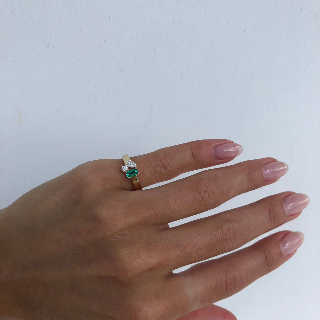 Famiglia Three Stone Ring