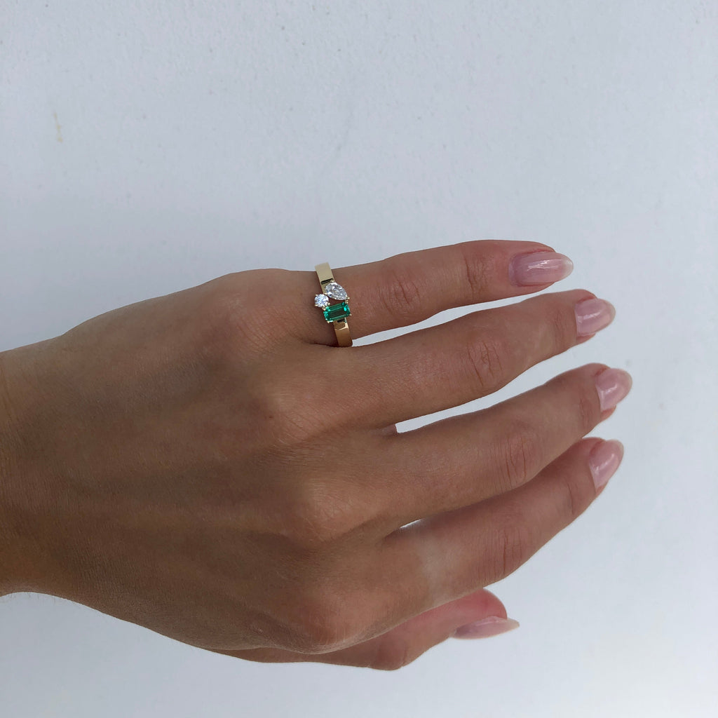 Famiglia Three Stone Ring