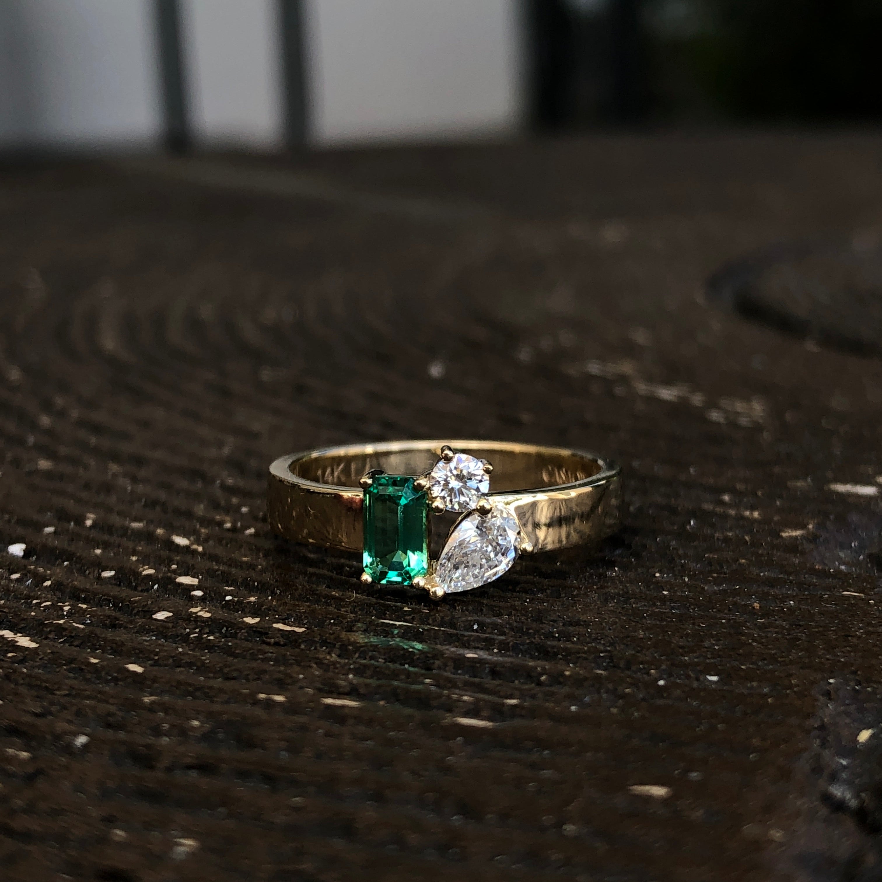 Famiglia Three Stone Ring
