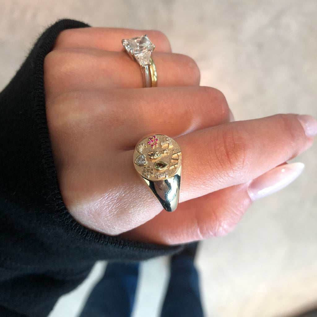 Vida Signet Ring