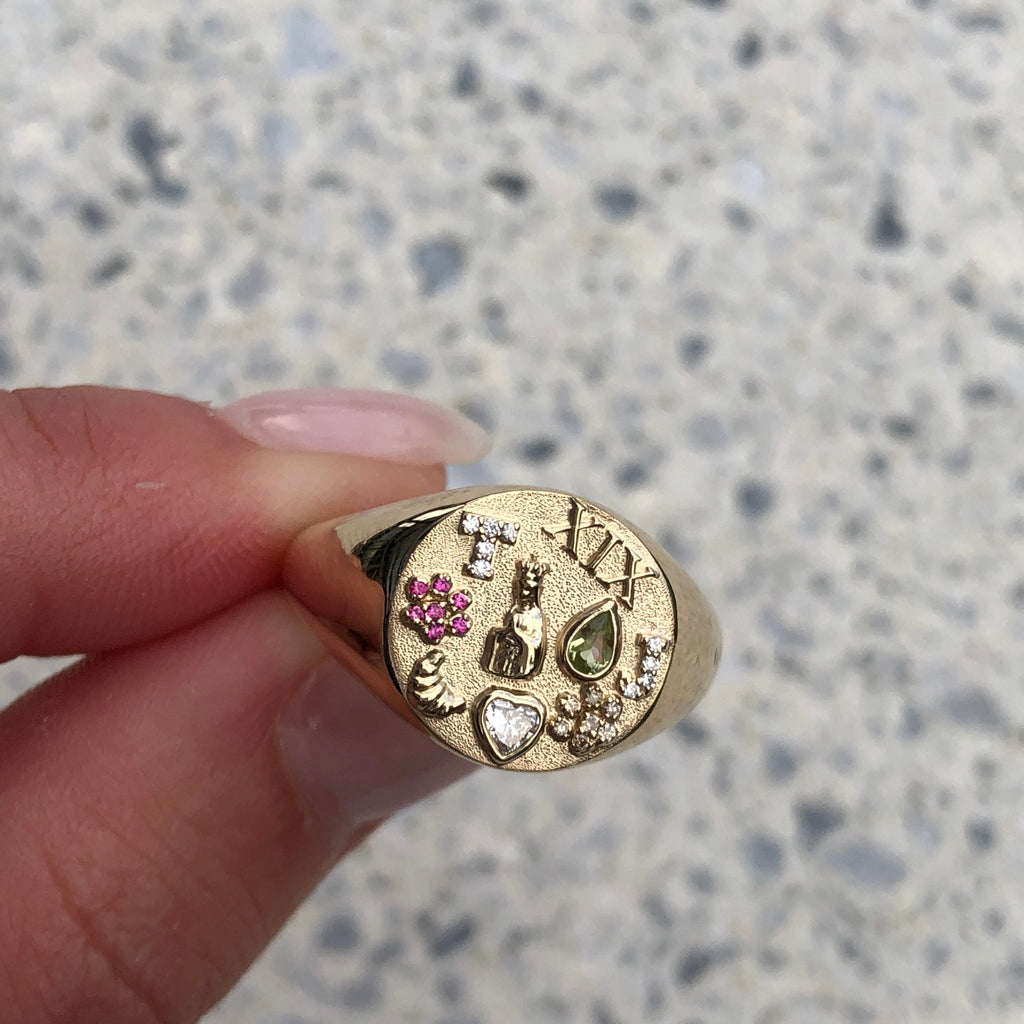 Vida Signet Ring